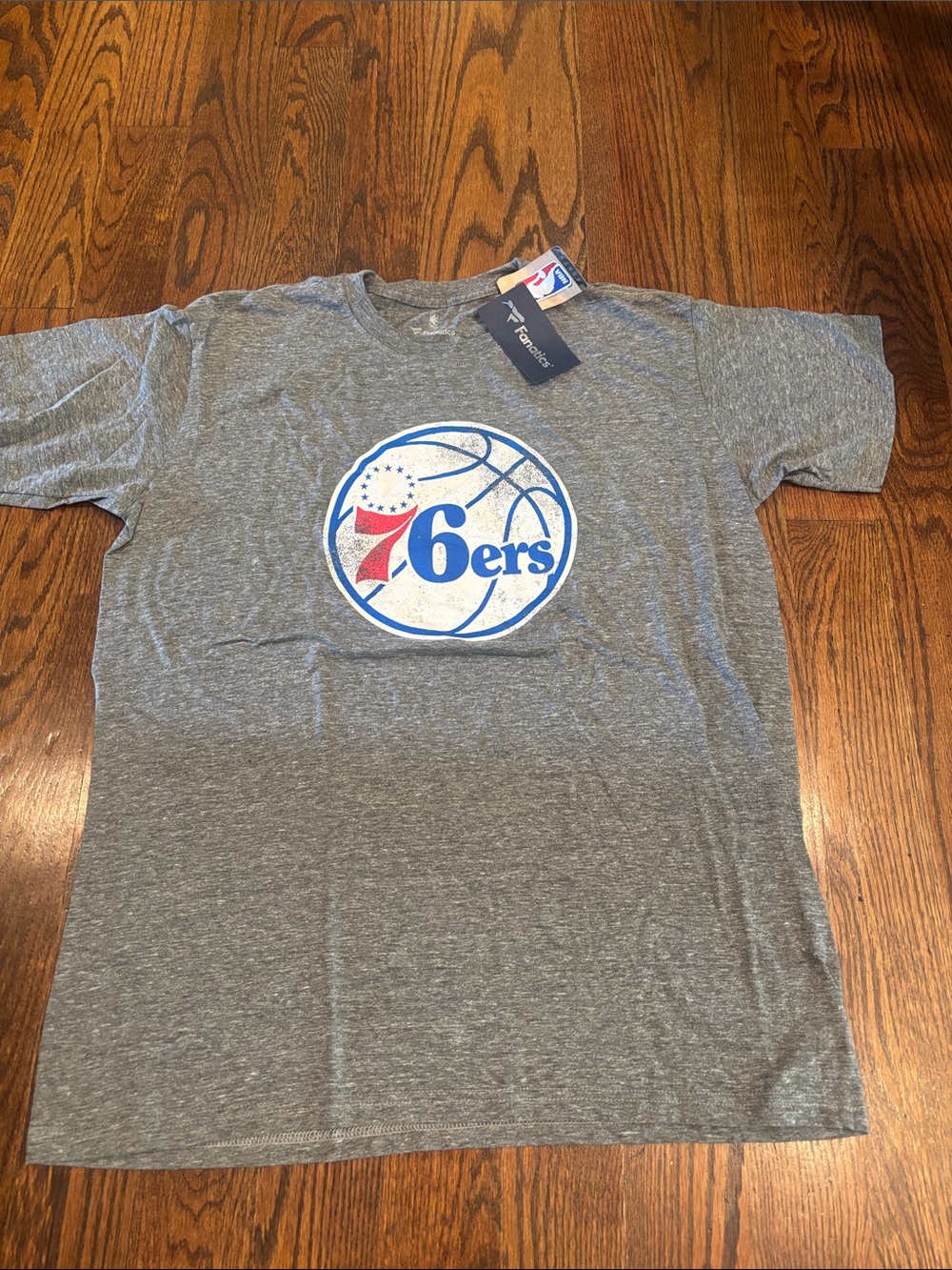 76ers Fanatics brand tee shirt. Mens XL